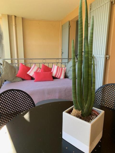 Appartement Cosy Avec Climatisation Reversible Golf De Saumane Kültér fotó