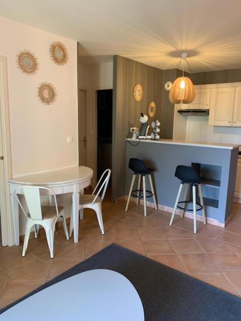 Appartement Cosy Avec Climatisation Reversible Golf De Saumane Kültér fotó